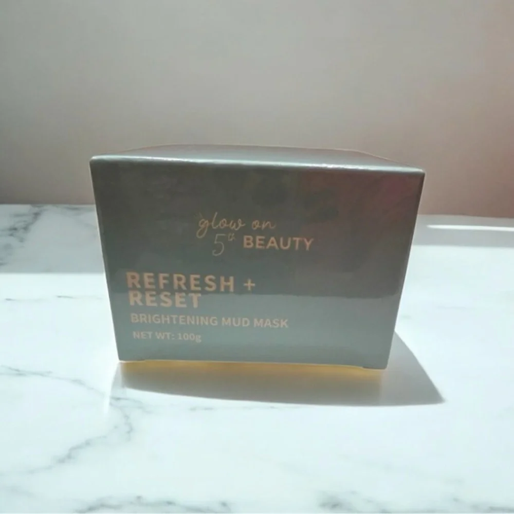 ✨ Glow on 5th Beauty Refresh + Reset Brightening Mud Mask